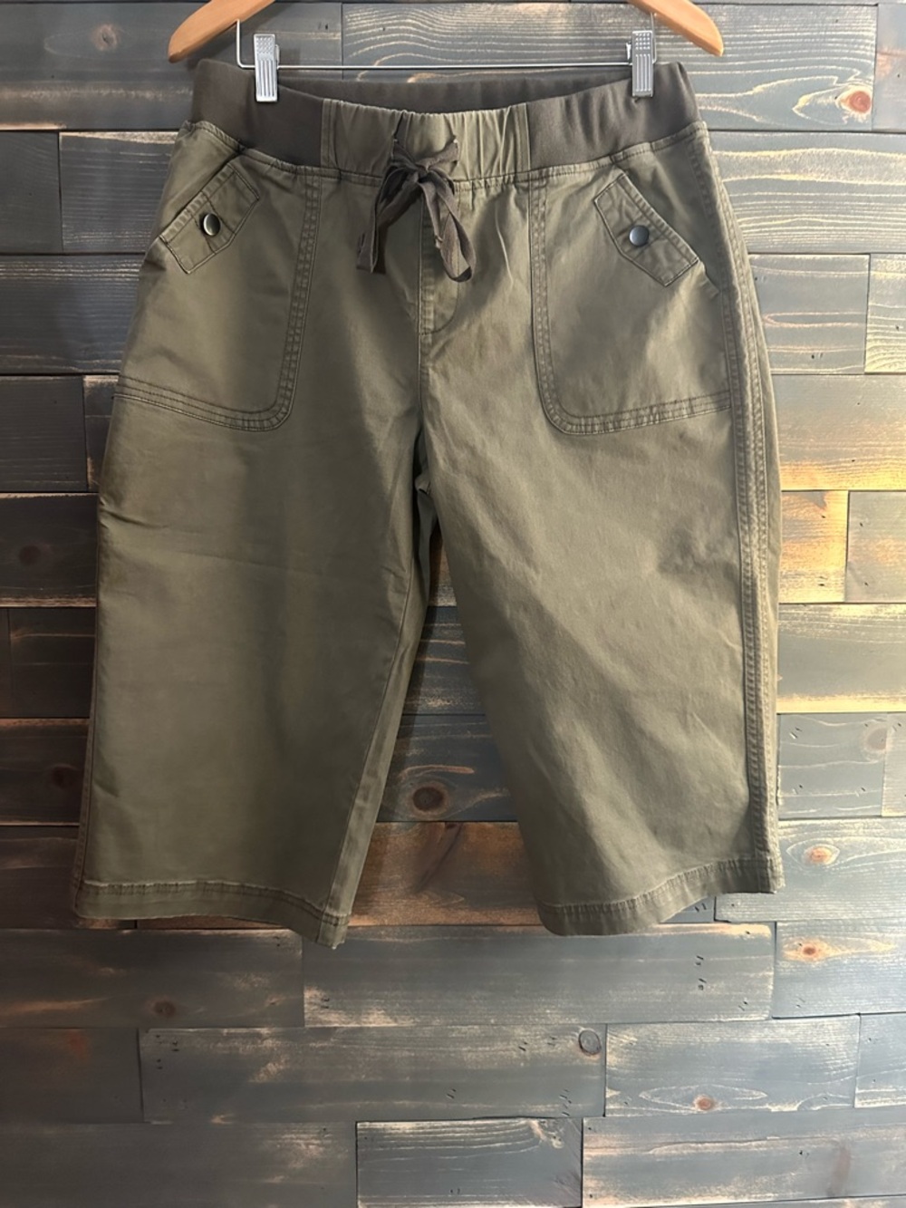 Women's Olive Green Drawstring Capris